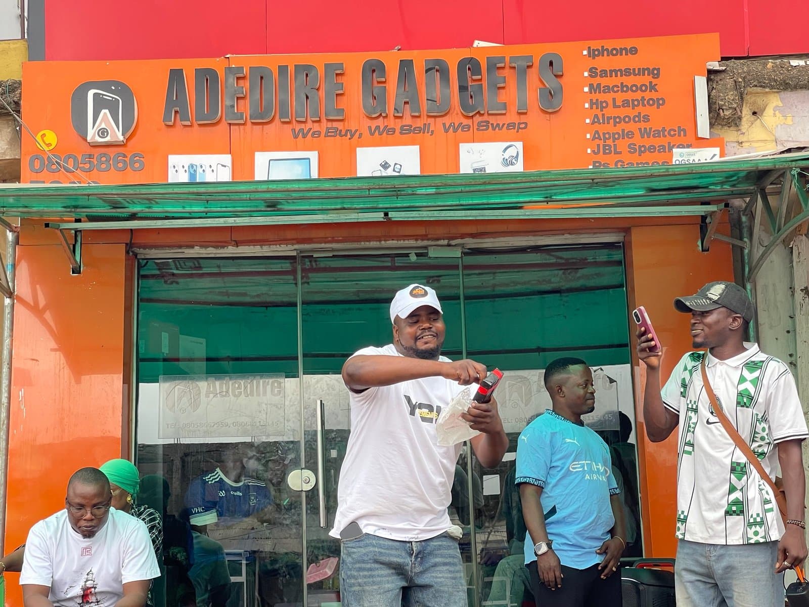 Adedire Gadgets Surprises Midas Street Food CEO with iPhone 17 Pro Max After Community Food Outreach