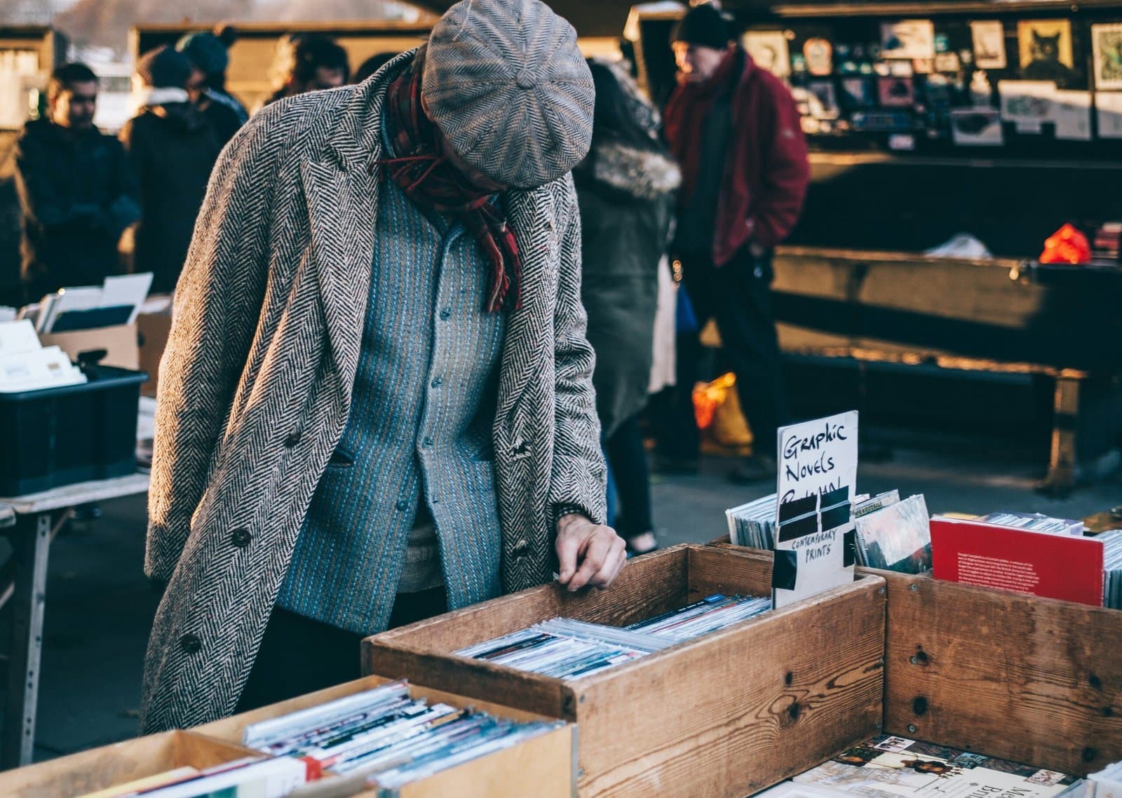 3 Signs That Your Man Is Still Shopping.